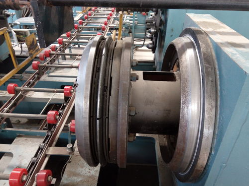 德博機(jī)械垃圾桶脹筋翻邊機(jī)在鋼結(jié)構(gòu)房屋領(lǐng)域的應(yīng)用